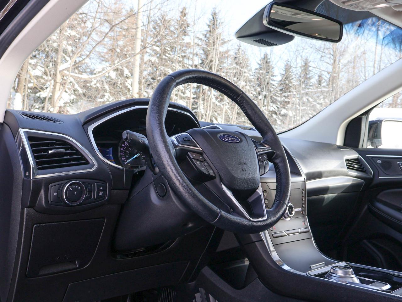 2020 Ford Edge Titanium Photo