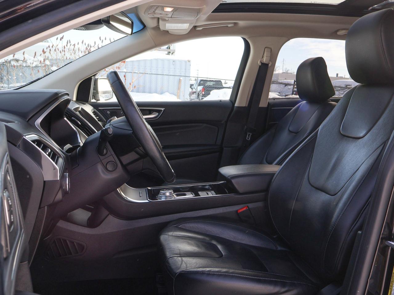 2020 Ford Edge Titanium Photo