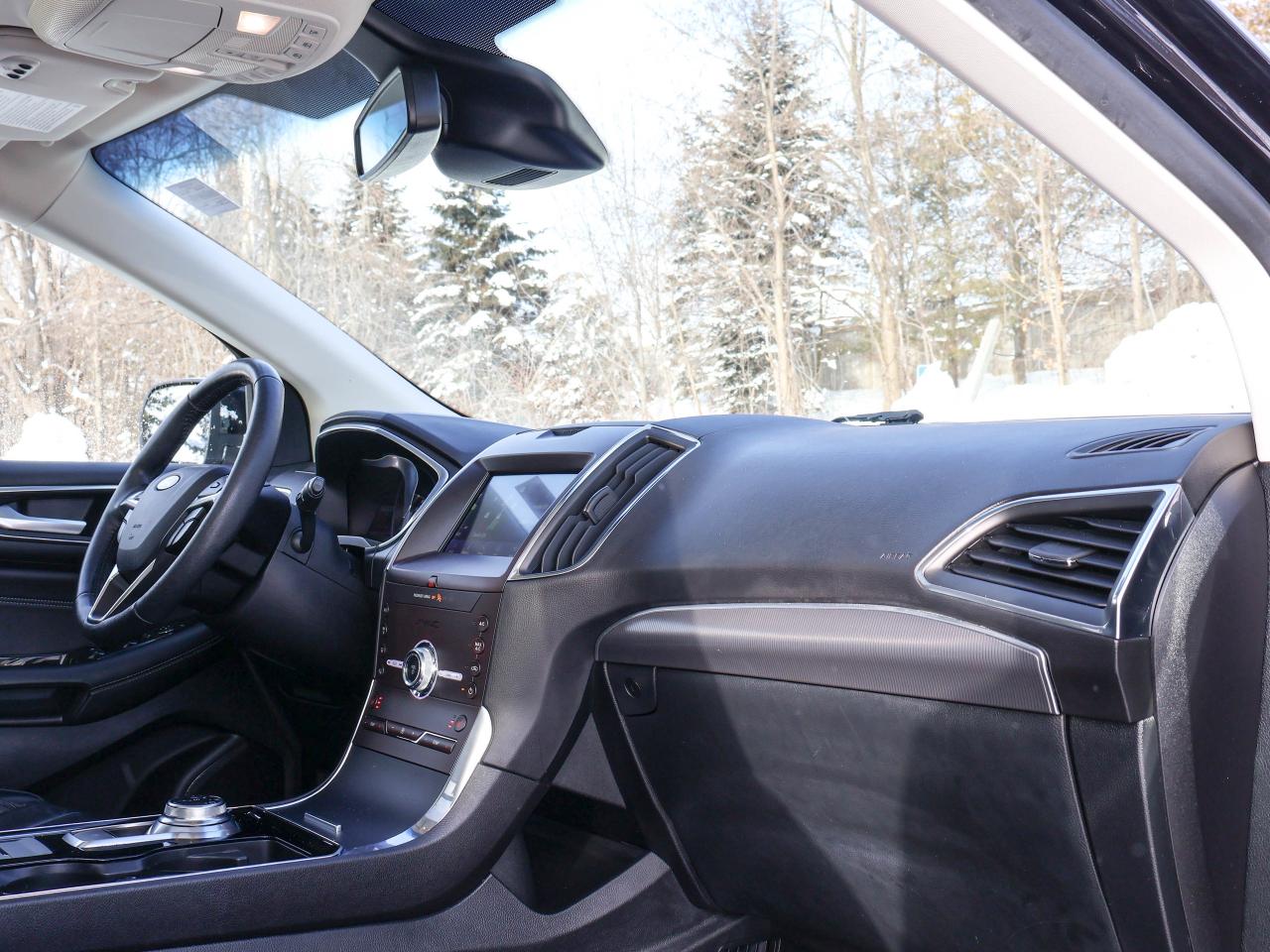 2020 Ford Edge Titanium Photo