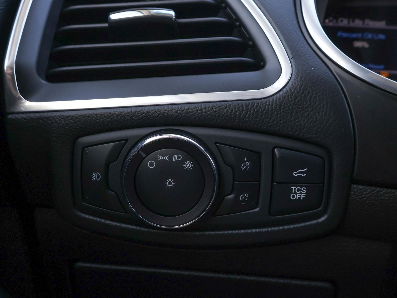 2020 Ford Edge Titanium Photo