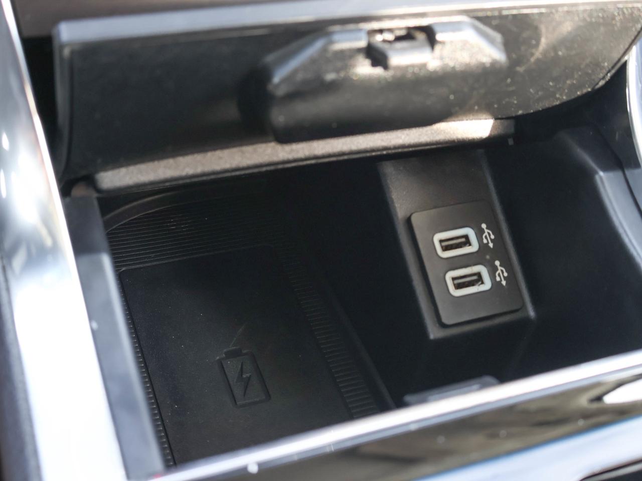 2020 Ford Edge Titanium Photo