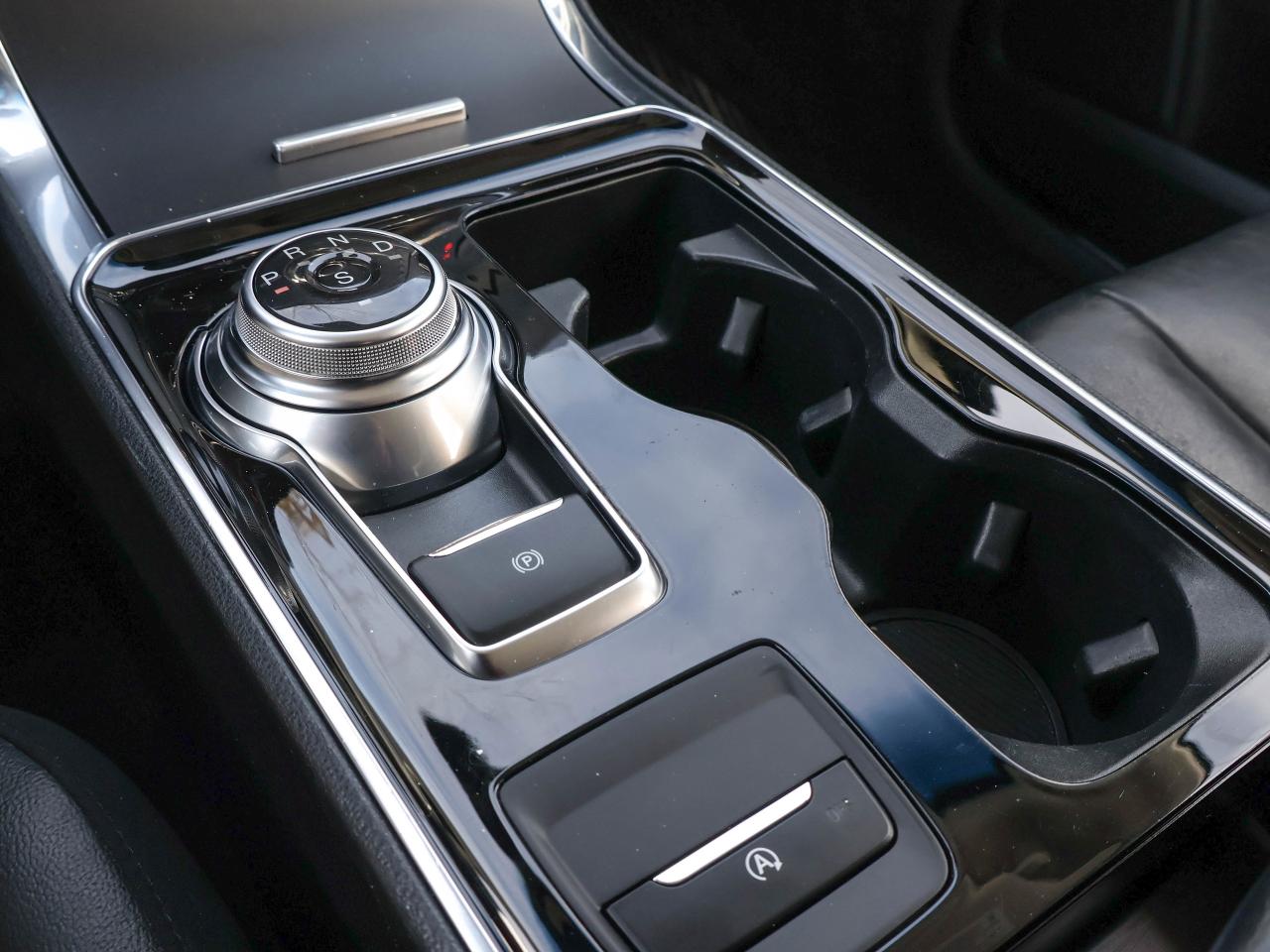 2020 Ford Edge Titanium Photo