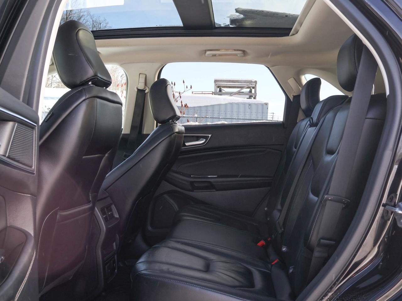 2020 Ford Edge Titanium Photo