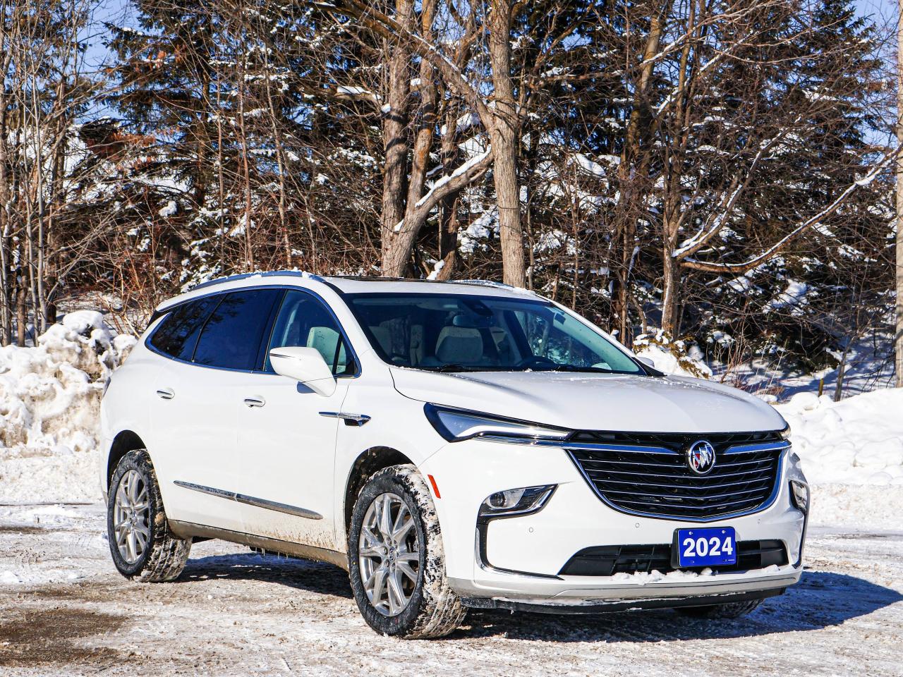 2024 Buick Enclave Essence Photo2