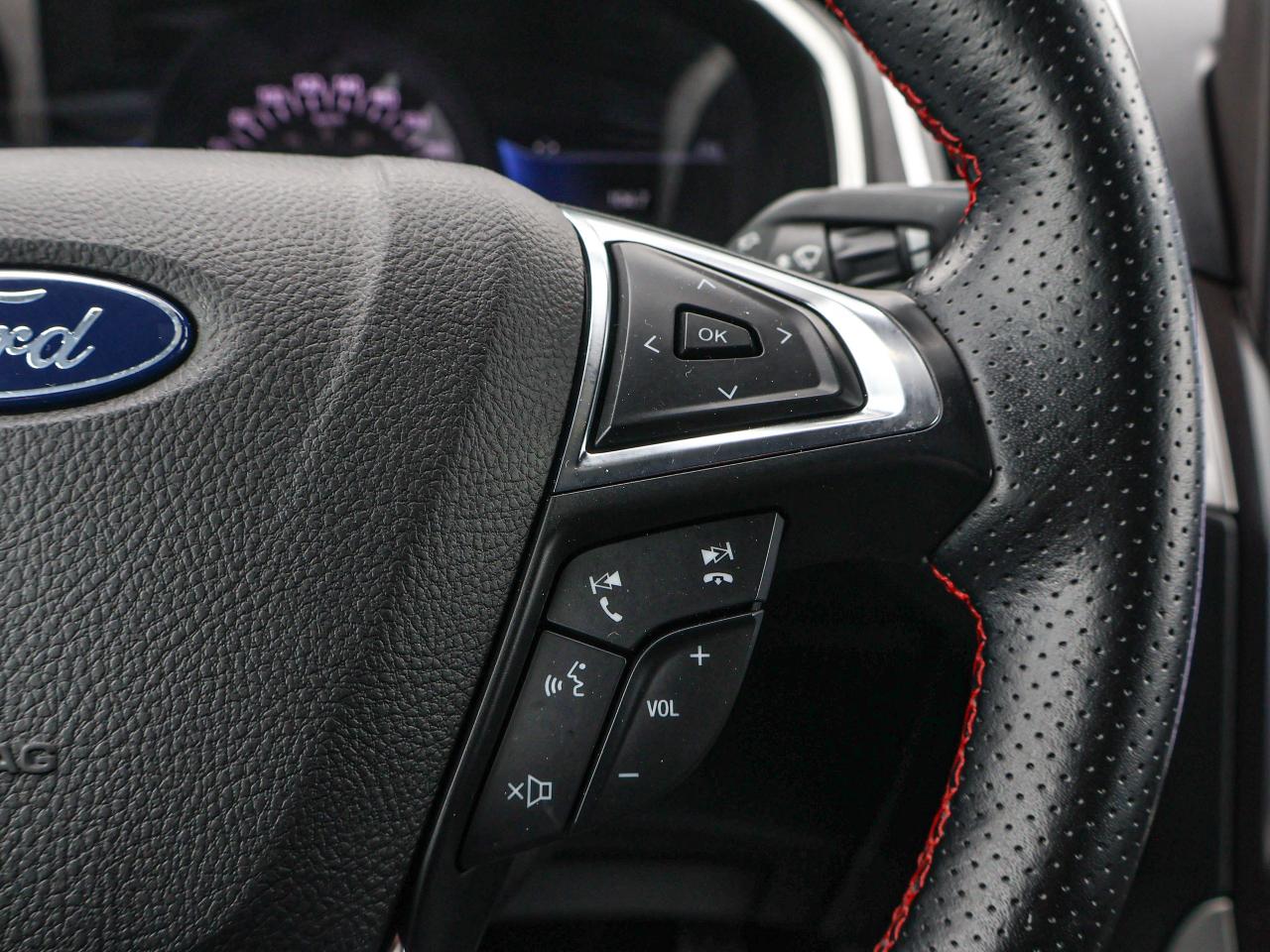 2021 Ford Edge SEL Photo