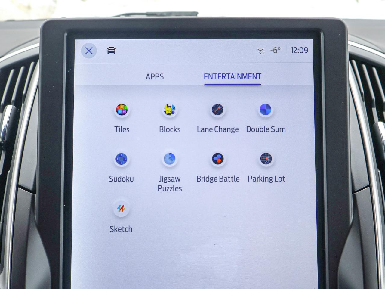 2021 Ford Edge SEL Photo