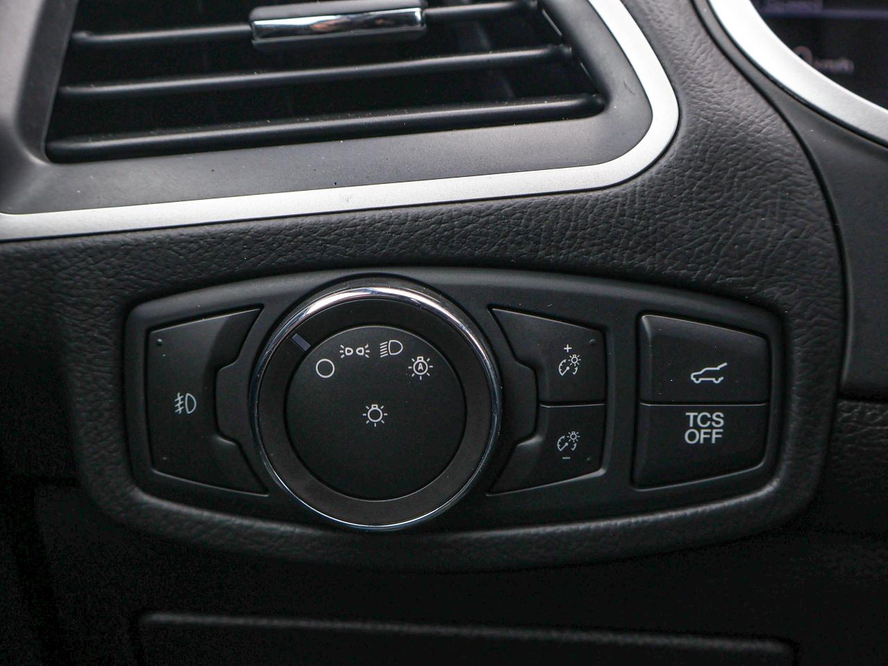 2021 Ford Edge SEL Photo