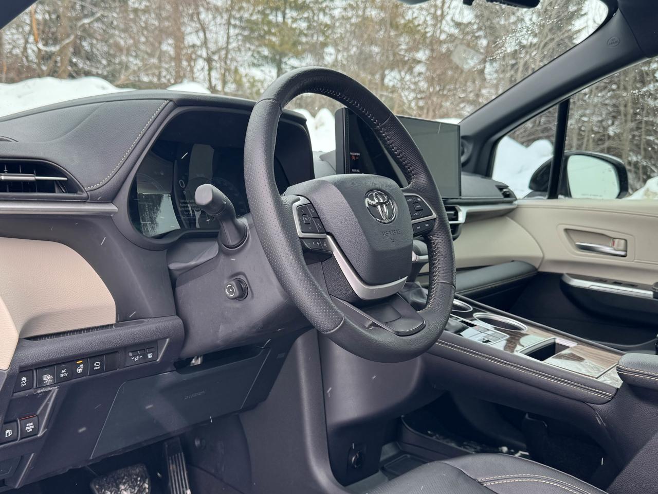 2025 Toyota Sienna LIMITED Photo