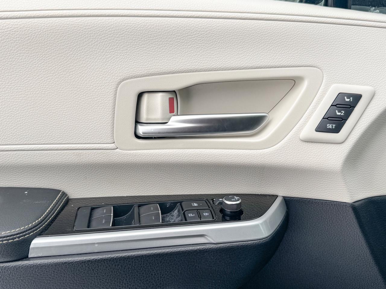 2025 Toyota Sienna LIMITED Photo