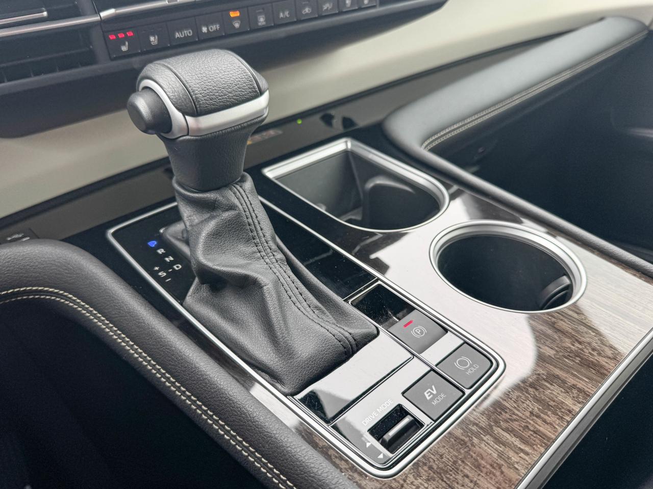 2025 Toyota Sienna LIMITED Photo