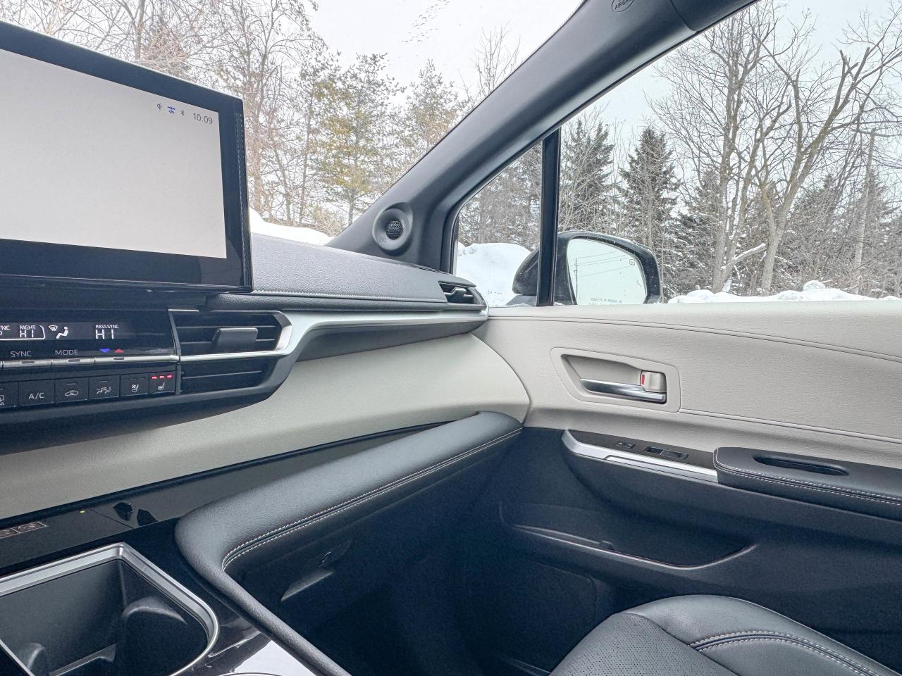 2025 Toyota Sienna LIMITED Photo