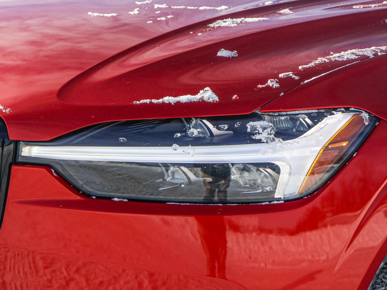 2021 Volvo XC60 R-Design Photo