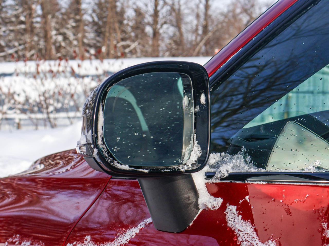 2021 Volvo XC60 R-Design Photo