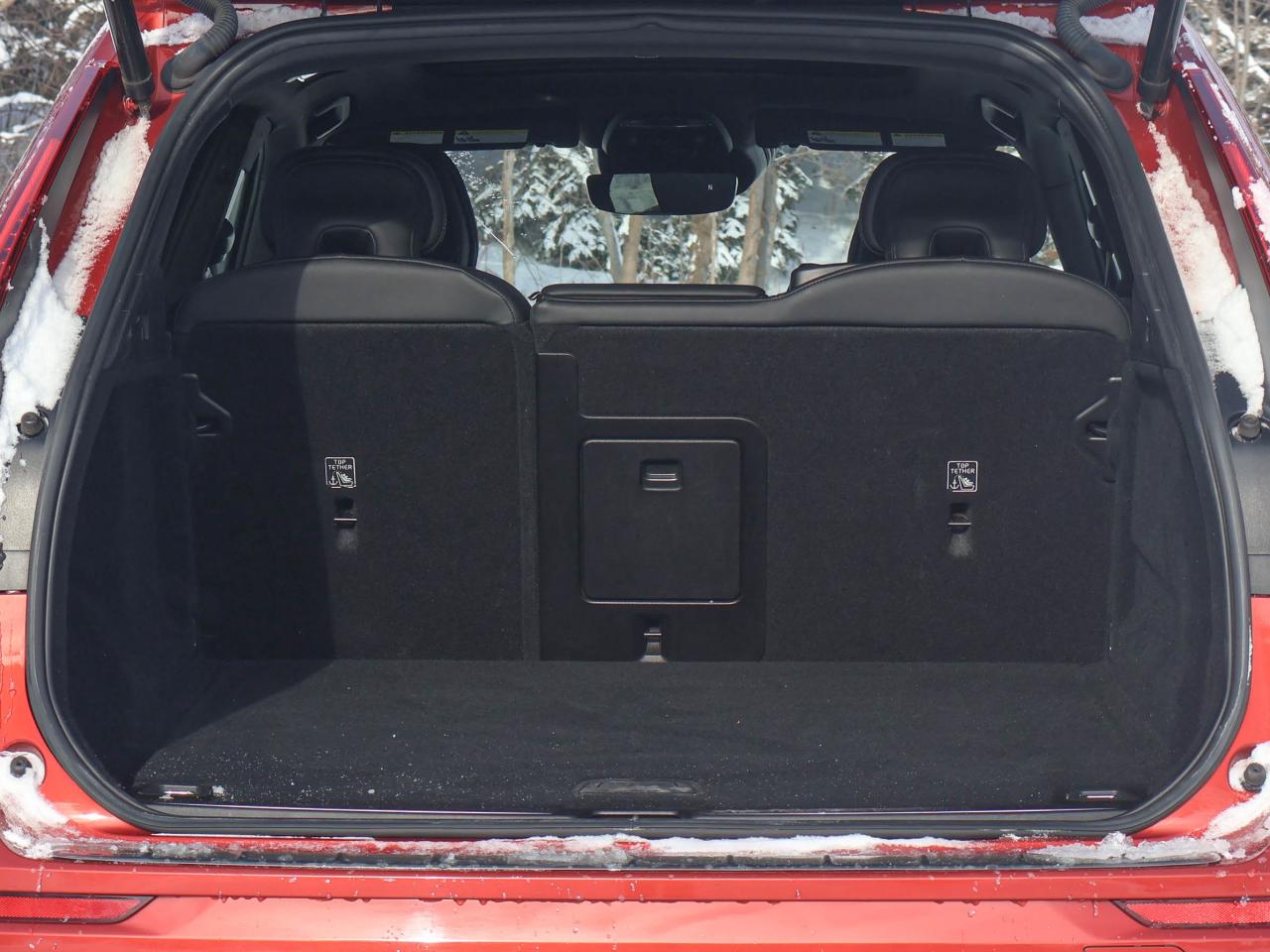 2021 Volvo XC60 R-Design Photo