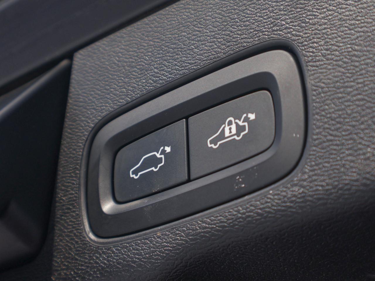 2021 Volvo XC60 R-Design Photo