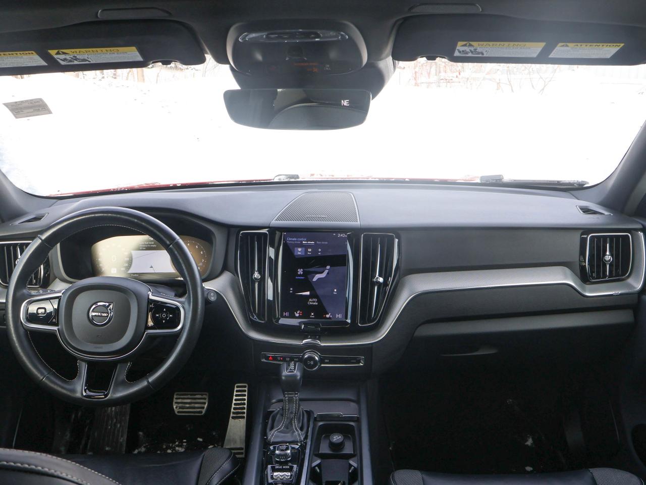 2021 Volvo XC60 R-Design Photo