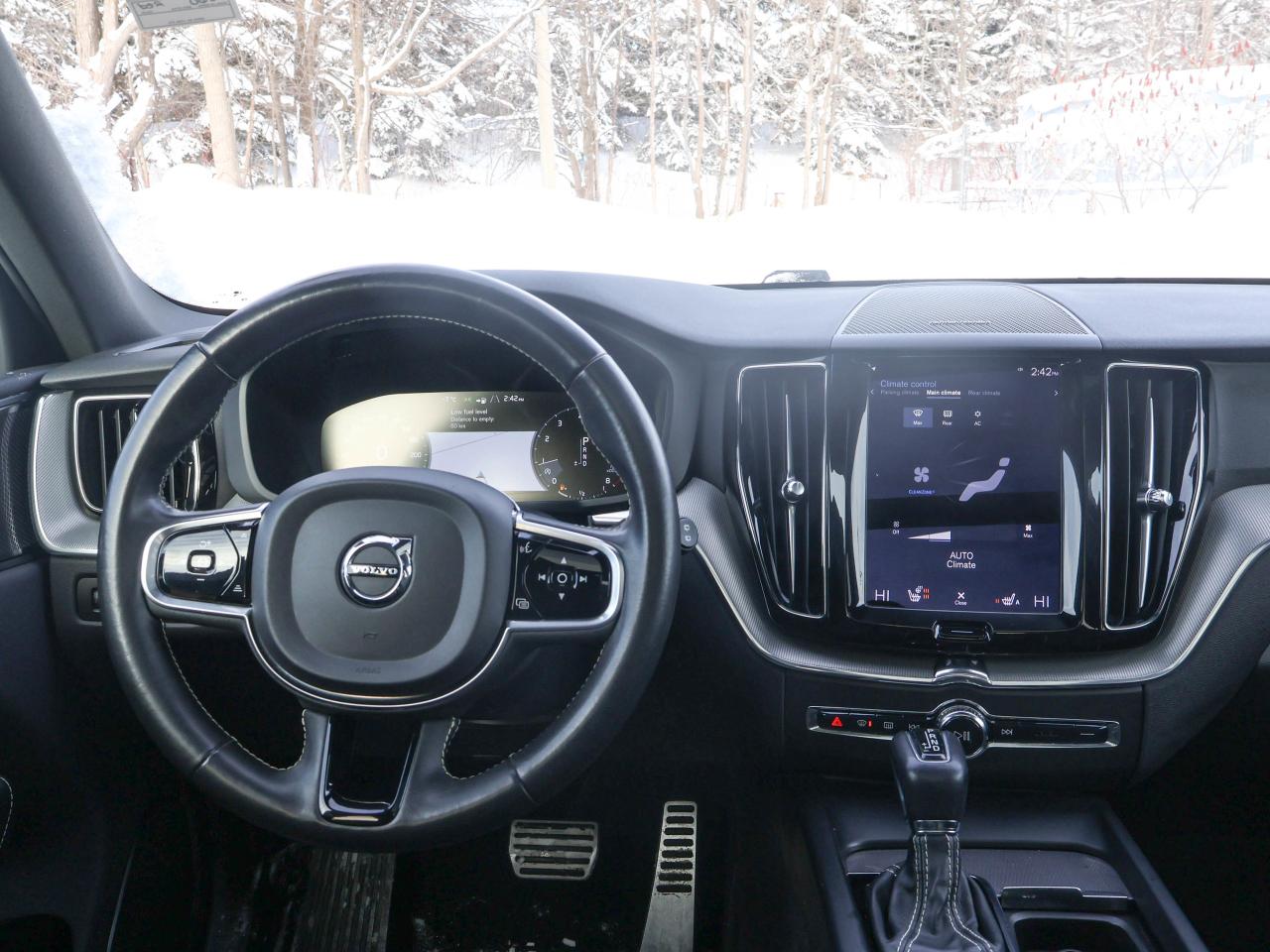 2021 Volvo XC60 R-Design Photo