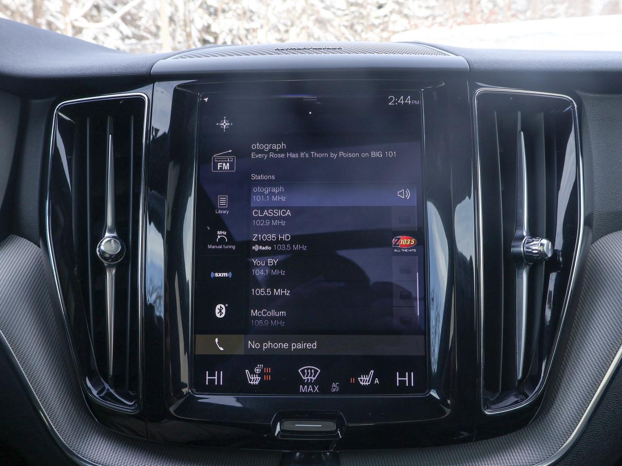 2021 Volvo XC60 R-Design Photo