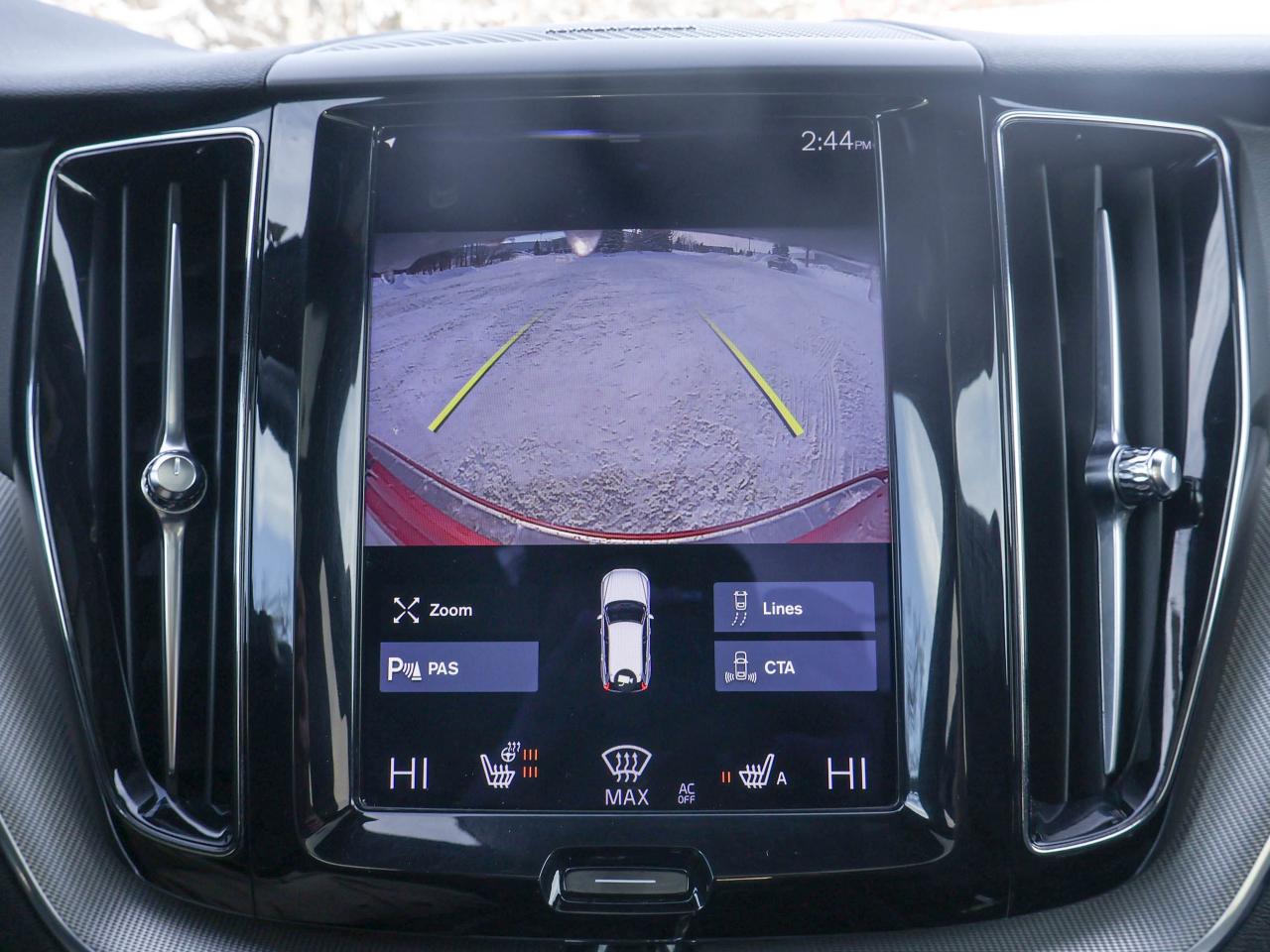 2021 Volvo XC60 R-Design Photo