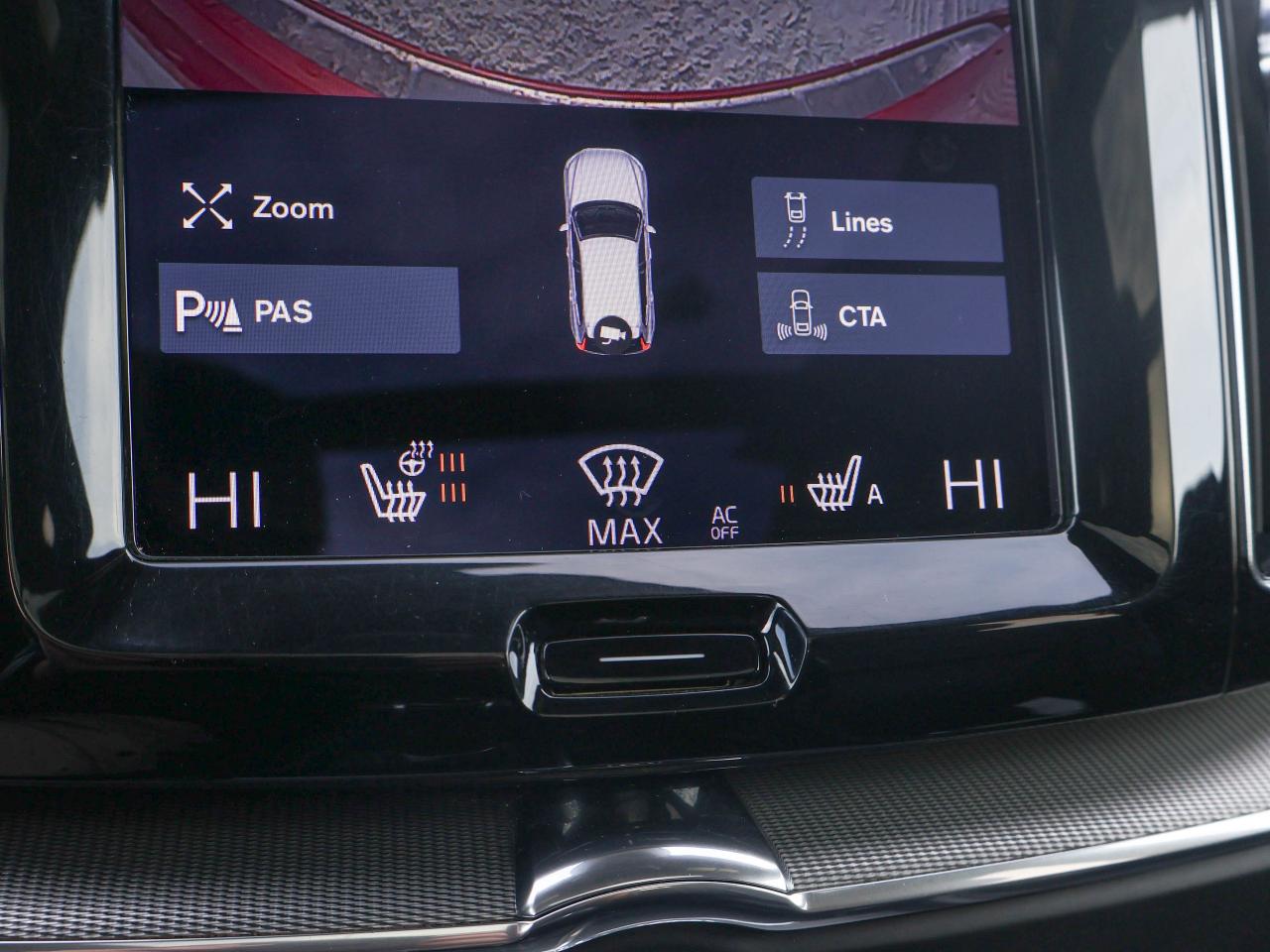 2021 Volvo XC60 R-Design Photo