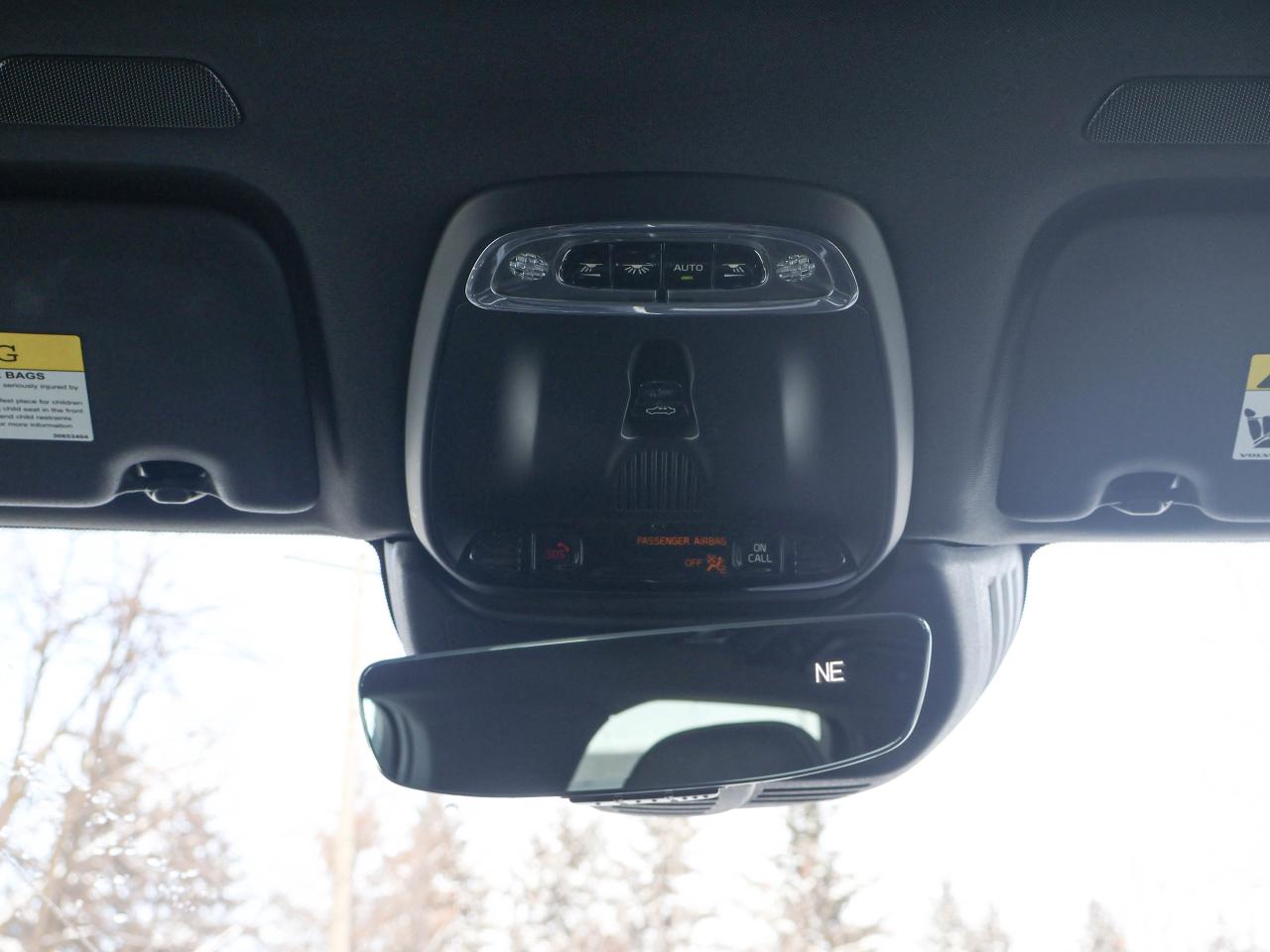 2021 Volvo XC60 R-Design Photo