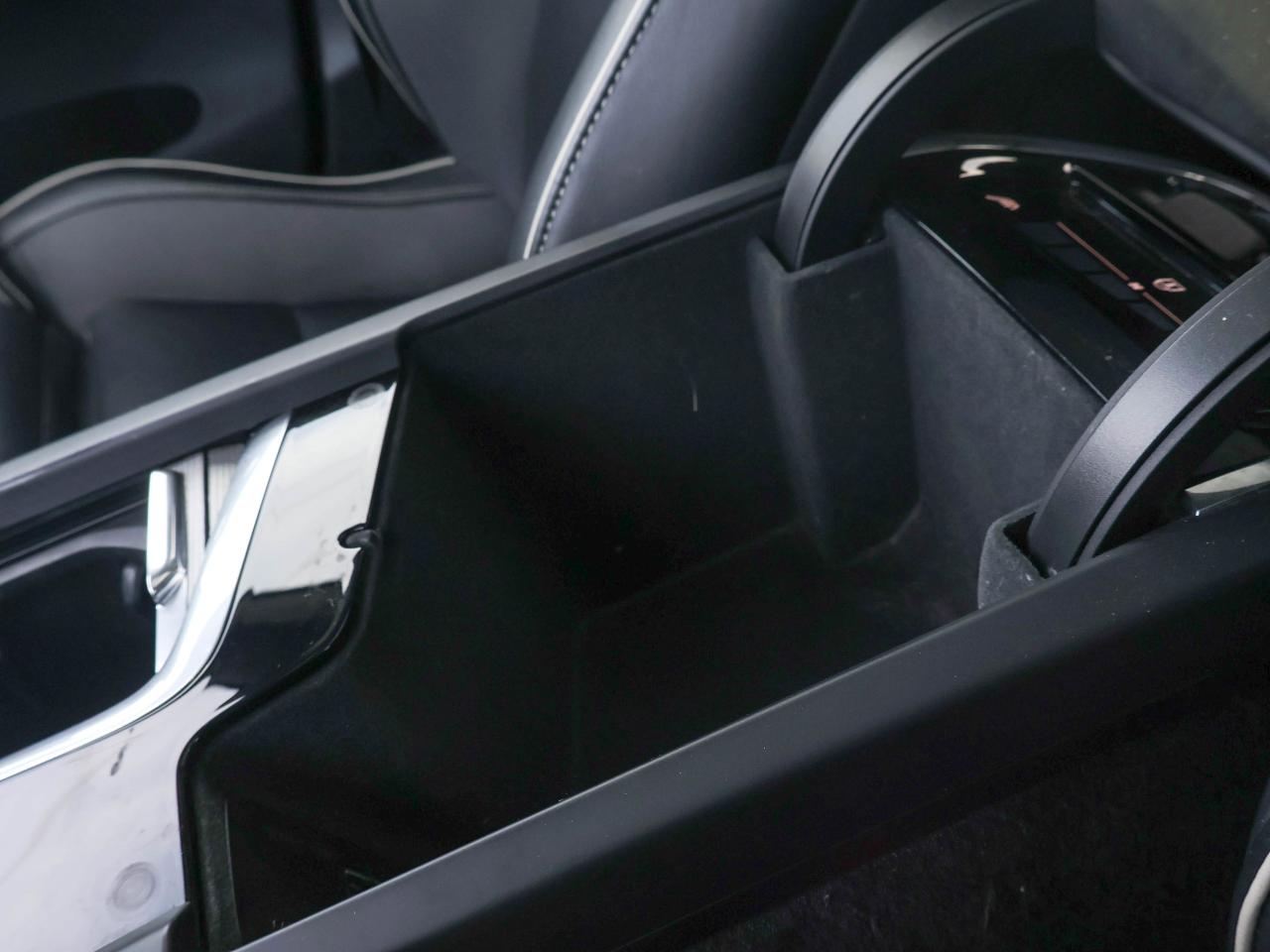 2021 Volvo XC60 R-Design Photo