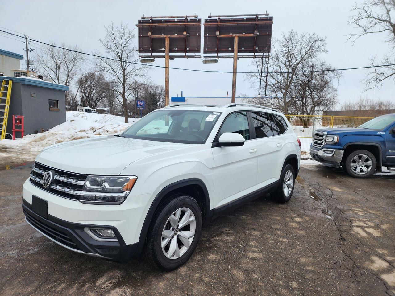 <p class=isSelectedEnd><strong>We are under construction, but more committed to then ever to sourcing and selling quality vehicles at fair prices.&nbsp; </strong></p><p class=isSelectedEnd>Well-maintained <strong>2018 Volkswagen Atlas</strong> with a <strong>clean Carfax and no accident history</strong>. This SUV is in <strong>great condition inside and out</strong> and <strong>drives smoothly</strong>, offering a reliable and comfortable ride for families, commuters, or weekend adventures.</p><p class=isSelectedEnd>The Atlas is known for its <strong>spacious interior, versatility, and solid build quality</strong>, making it perfect for long trips or daily driving. With its <strong>dependable performance and practical design</strong>, it&rsquo;s a vehicle you can trust for years to come.</p><p class=isSelectedEnd><strong>Features</strong><br>&bull; All-Wheel Drive (AWD)<br>&bull; Three-row seating<br>&bull; Touchscreen infotainment system<br>&bull; Apple CarPlay & Android Auto<br>&bull; Bluetooth hands-free calling & audio<br>&bull; Backup camera<br>&bull; Cruise control<br>&bull; Power-adjustable driver seat<br>&bull; Dual-zone climate control<br>&bull; Keyless entry & push-button start<br>&bull; Alloy wheels</p><p class=isSelectedEnd>This Volkswagen Atlas offers <strong>practicality, comfort, and proven reliability</strong>. With its <strong>clean accident-free history and solid performance</strong>, it&rsquo;s a great choice for anyone seeking a <strong>dependable and versatile SUV</strong>.</p><p><strong>Contact today to schedule a viewing or test drive.</strong></p><h4><em><span style=color: #3a3a3a; font-family: Roboto, sans-serif; font-size: 12pt; background-color: #ffffff;>Why buy from Carwise Canada:</span></em></h4><h4><em><span style=color: #3a3a3a; font-family: Roboto, sans-serif; font-size: 12pt; background-color: #ffffff;>-Family Owned Business, we do not work on commissions. Straight forward, pressure free, and fully transparent enviornment is what we are about.&nbsp;</span></em></h4><h4><em><span style=color: #3a3a3a; font-family: Roboto, sans-serif; font-size: 12pt; background-color: #ffffff;>-All vehicles are detailed, with a safety certificate, a fresh oil change and with 30 day or 1500km guarantee, which ever comes first .</span></em></h4><h4><em><span style=color: #3a3a3a; font-family: Roboto, sans-serif; font-size: 12pt; background-color: #ffffff;>-Finance Option Available, fees apply</span></em></h4><h4><em><span style=color: #3a3a3a; font-family: Roboto, sans-serif; font-size: 12pt; background-color: #ffffff;>-Extended Warranties available for Purchase</span></em></h4><p><em><span style=color: #3a3a3a; font-family: Roboto, sans-serif; font-size: 12pt; background-color: #ffffff;><strong><span style=color: #3a3a3a; font-family: Roboto, sans-serif; font-size: 12pt; background-color: #ffffff;>-Delivery options available, applicable fees apply.&nbsp; </span></strong></span></em></p><h4><em><span style=color: #3a3a3a; font-family: Roboto, sans-serif; font-size: 12pt; background-color: #ffffff;>-Cash Price or Finance Price is the same! We price to sell!!</span></em></h4><p>&nbsp;</p><p>&nbsp;</p><p>&nbsp;</p><p>&nbsp;</p><p>&nbsp;</p>