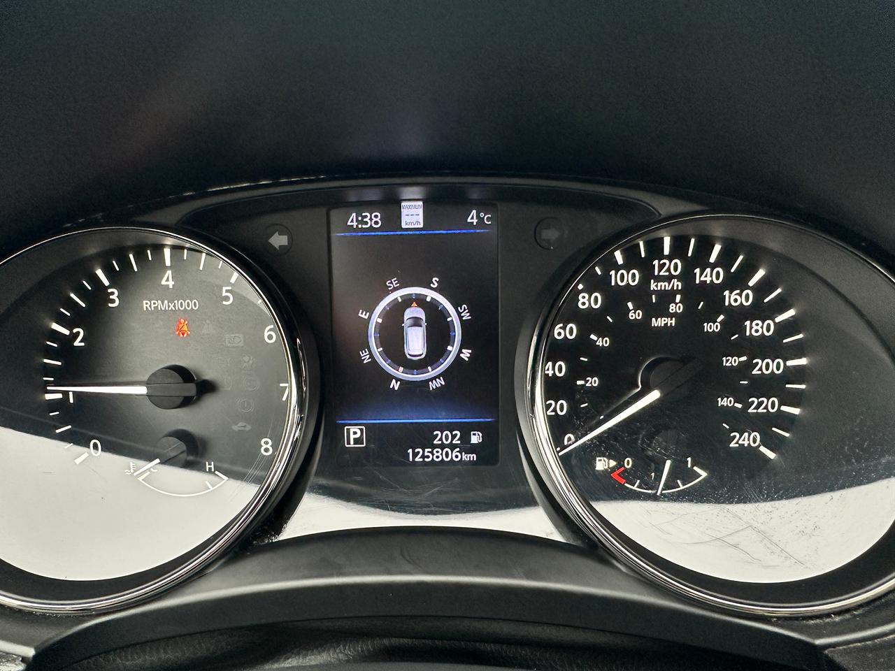 2020 Nissan Qashqai SL-AWD Sunroof HTD Leather NAV CarPlay Sky-Camera Photo