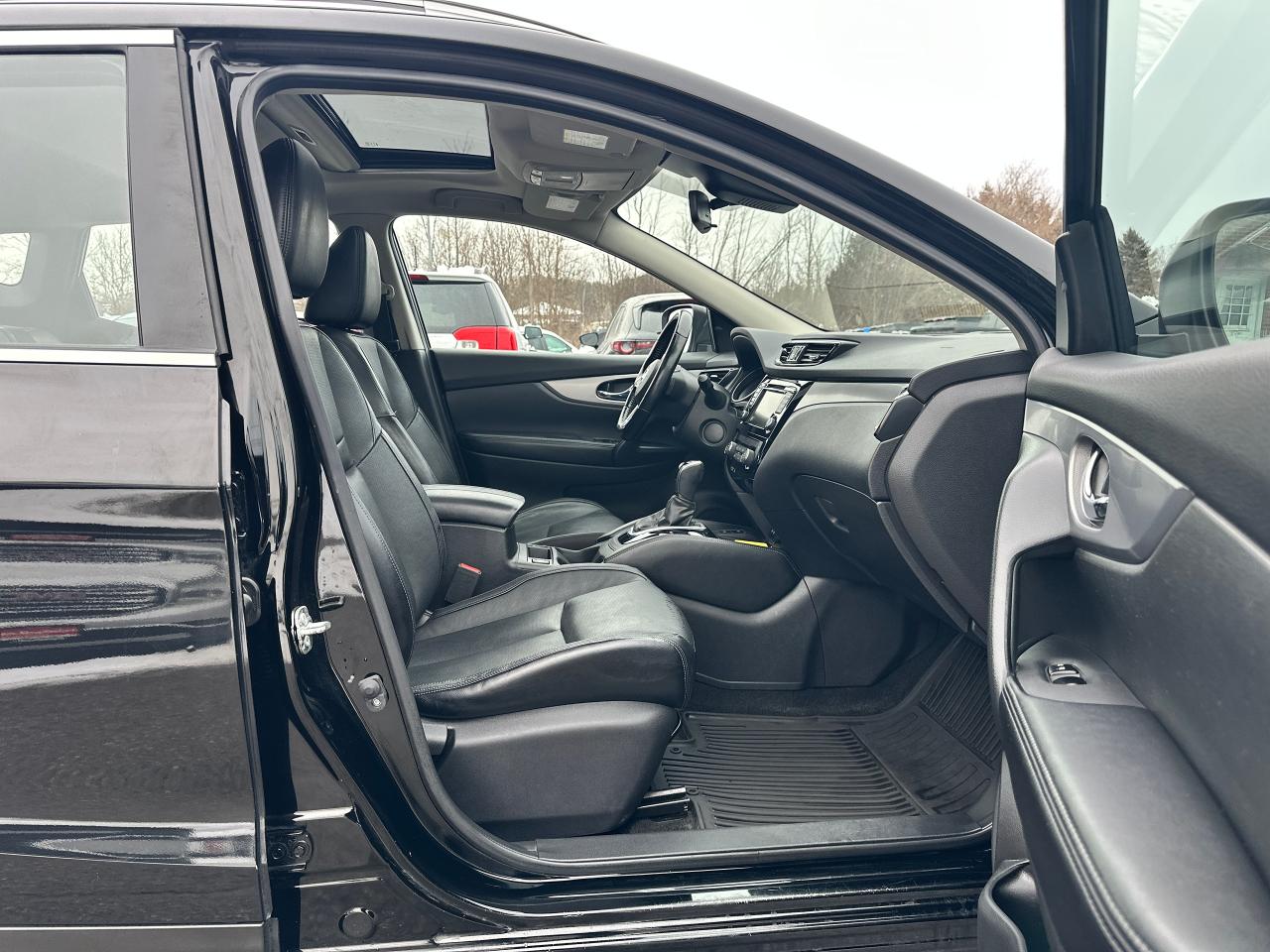 2020 Nissan Qashqai SL-AWD Sunroof HTD Leather NAV CarPlay Sky-Camera Photo