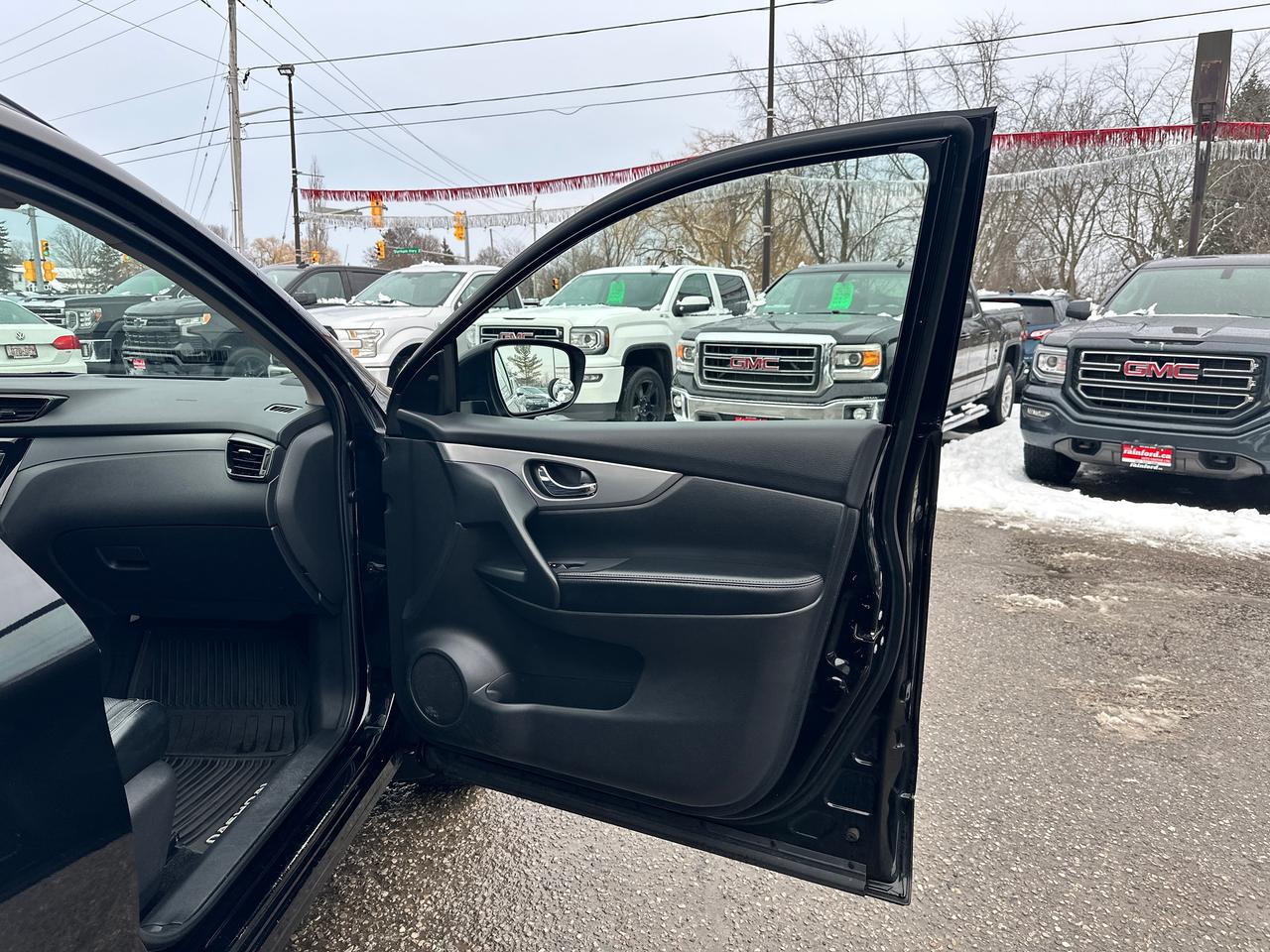 2020 Nissan Qashqai SL-AWD Sunroof HTD Leather NAV CarPlay Sky-Camera Photo
