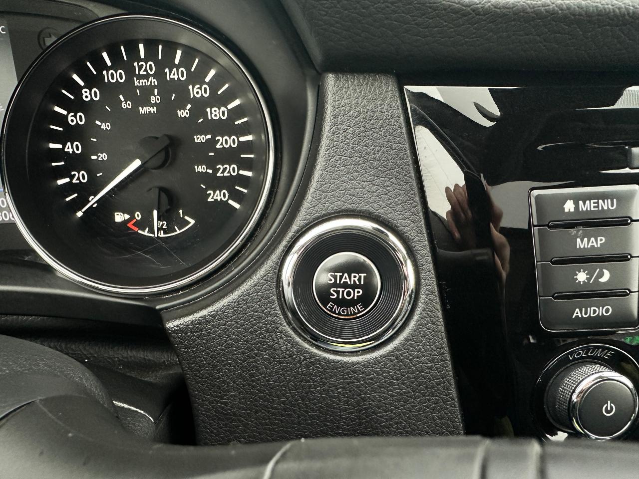 2020 Nissan Qashqai SL-AWD Sunroof HTD Leather NAV CarPlay Sky-Camera Photo