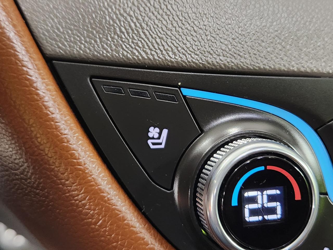 2016 Chevrolet Malibu Premier SUNROOF REAR CAM BLIND SPOT LOADED Photo