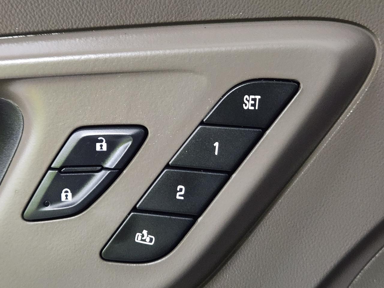 2016 Chevrolet Malibu Premier SUNROOF REAR CAM BLIND SPOT LOADED Photo