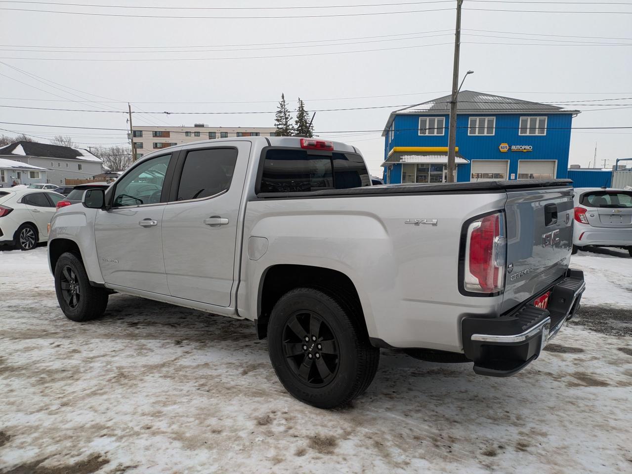 2017 GMC Canyon 4WD Crew Cab 128.3" SLE Photo2