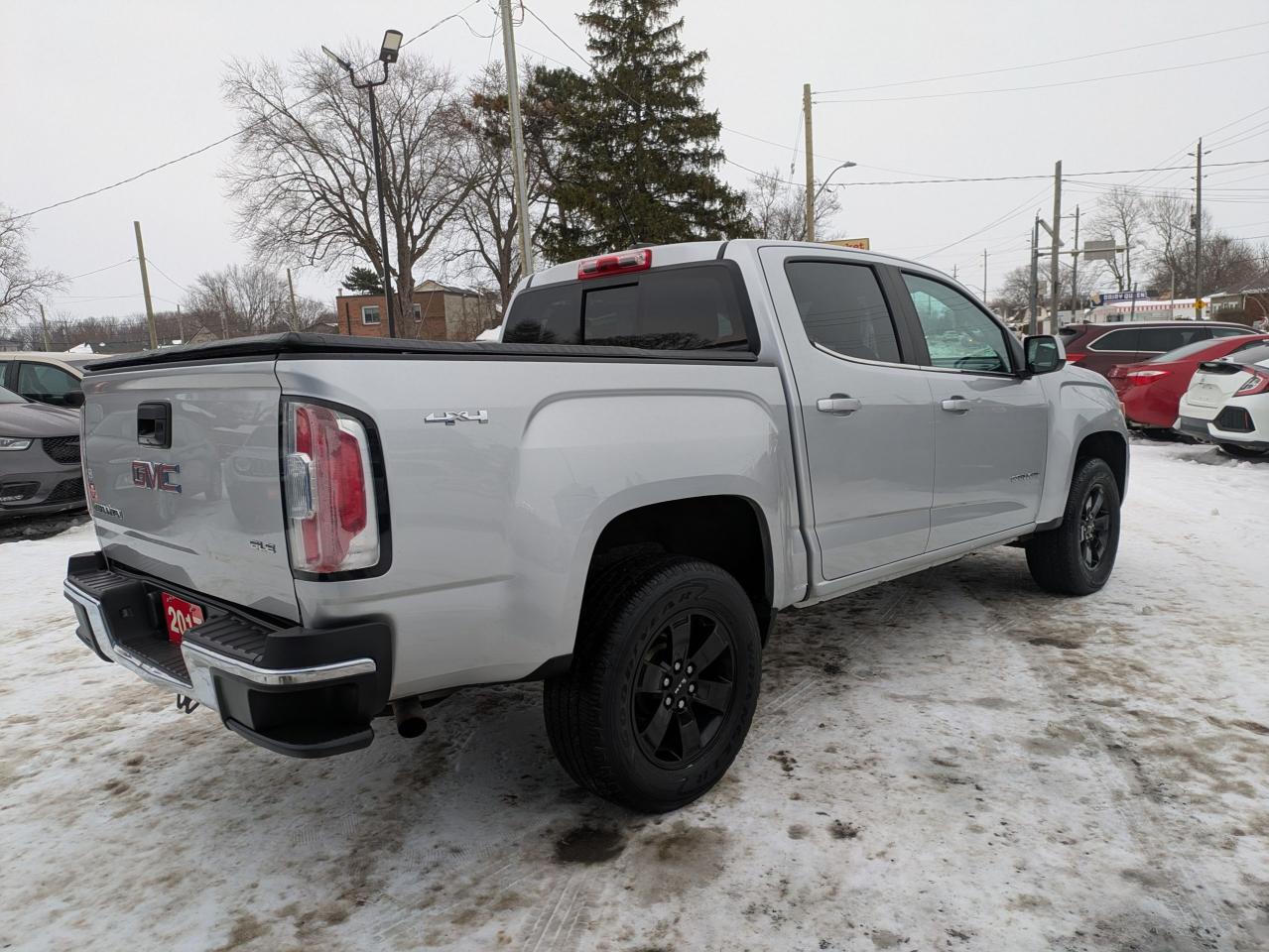 2017 GMC Canyon 4WD Crew Cab 128.3" SLE Photo4