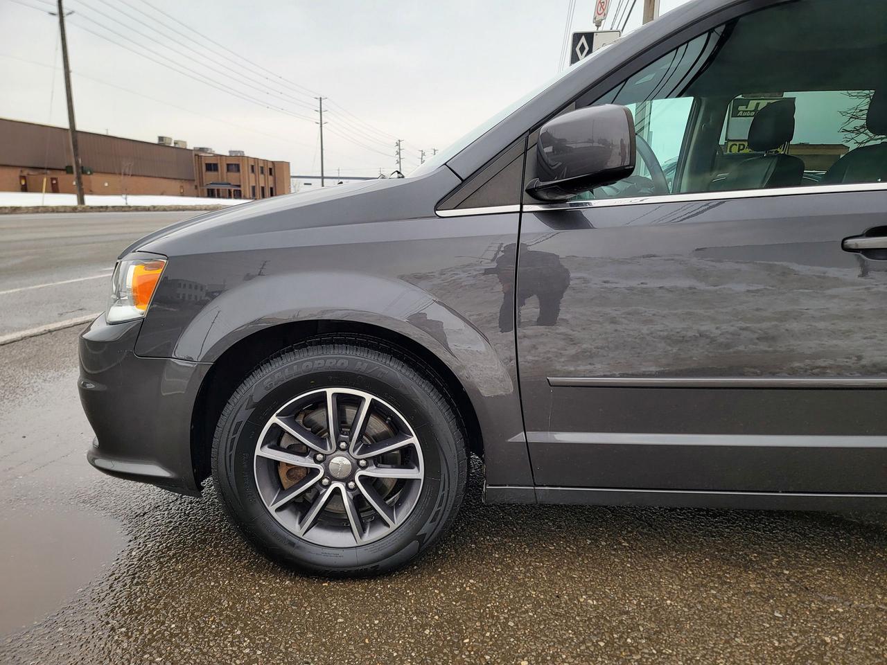 2016 Dodge Grand Caravan SXT Premium Plus Photo