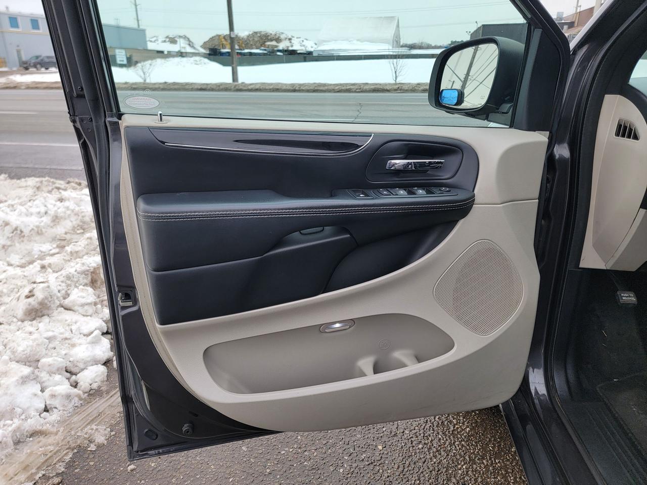 2016 Dodge Grand Caravan SXT Premium Plus Photo