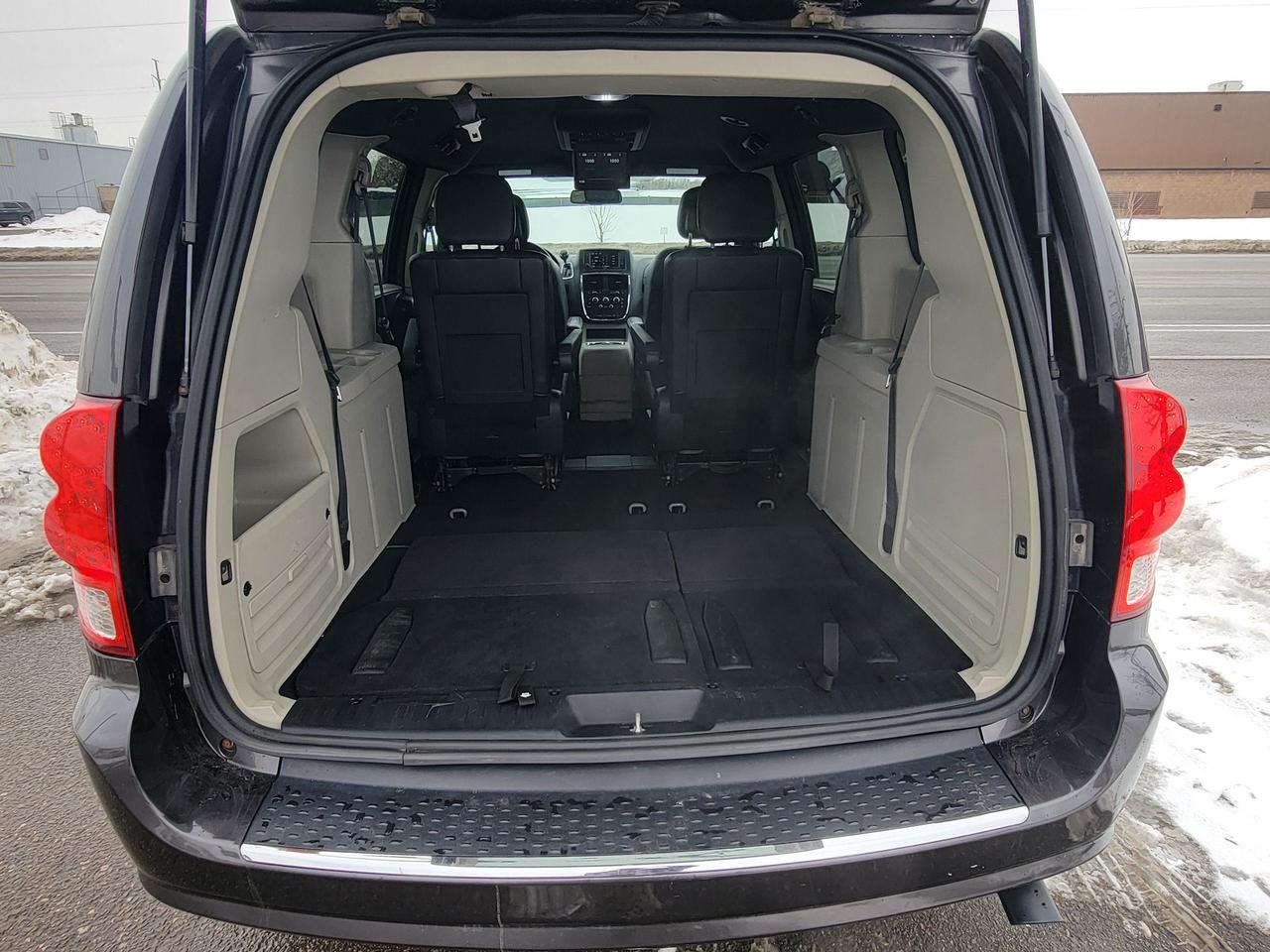 2016 Dodge Grand Caravan SXT Premium Plus Photo