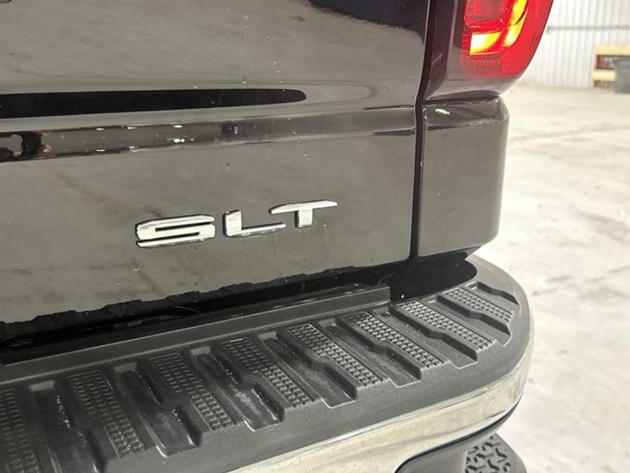 2024 GMC Sierra 1500 Crew Cab Short Box 4-Wheel Drive SLT Photo