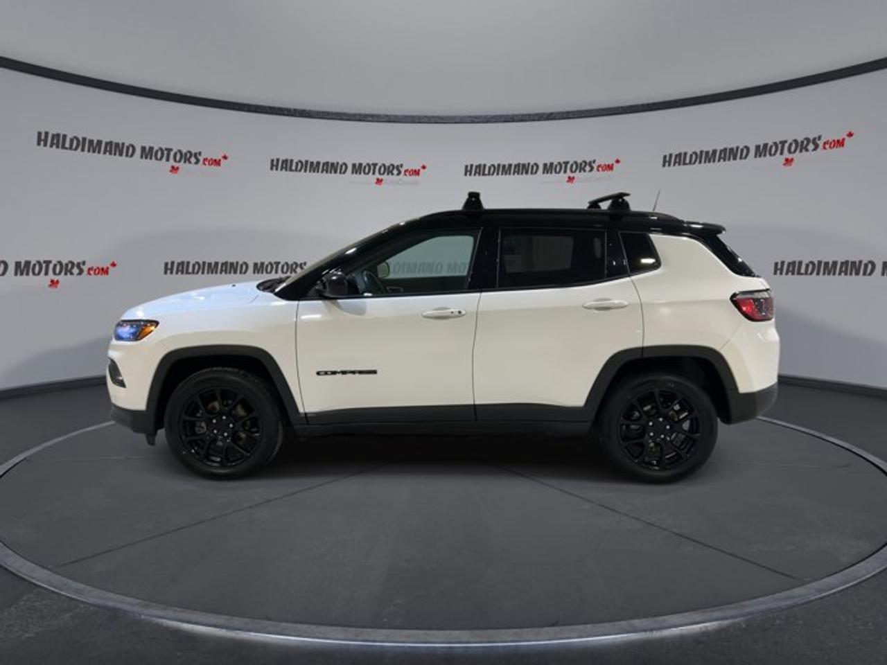 2022 Jeep Compass Altitude 4x4 Photo