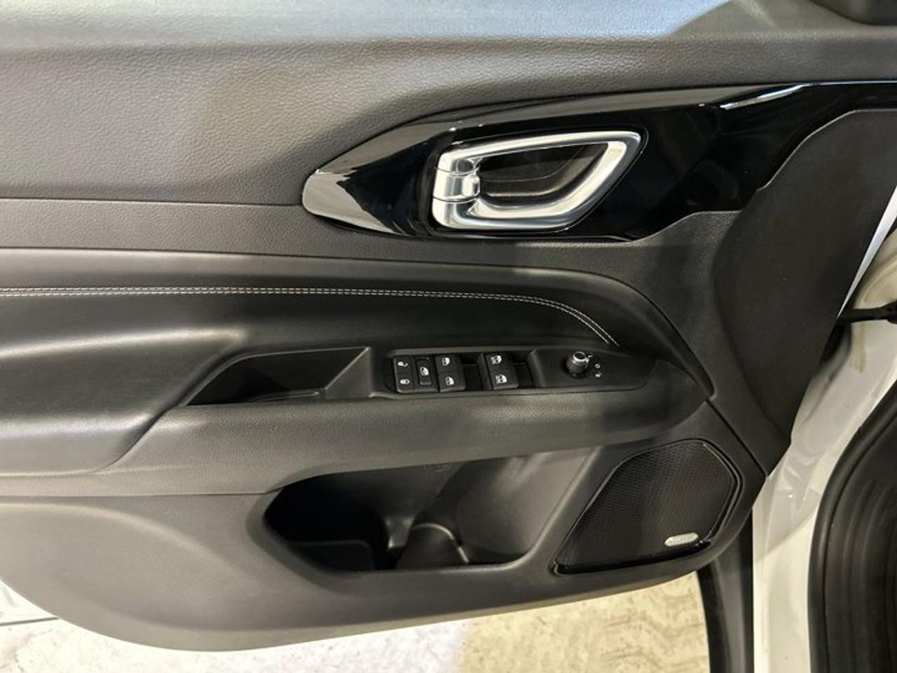 2022 Jeep Compass Altitude 4x4 Photo