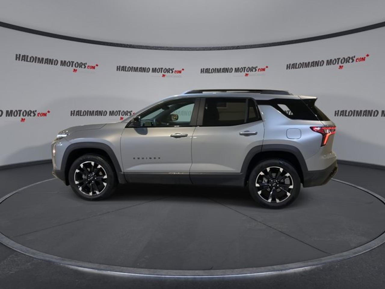 2025 Chevrolet Equinox RS AWD Photo4