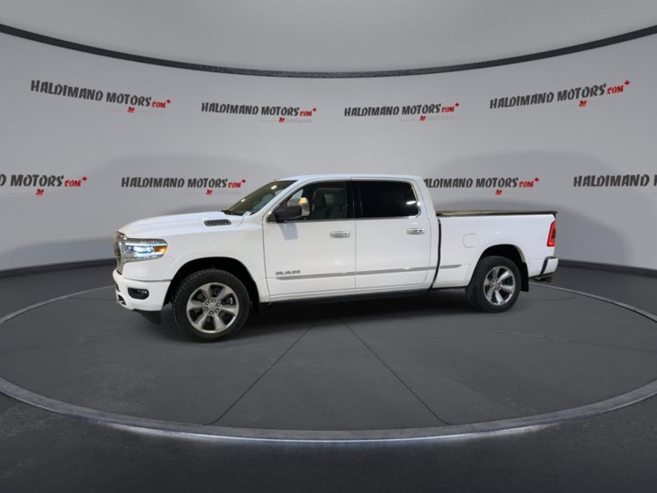 2022 RAM 1500 Limited 4x4 Crew Cab 6'4 Box Photo3