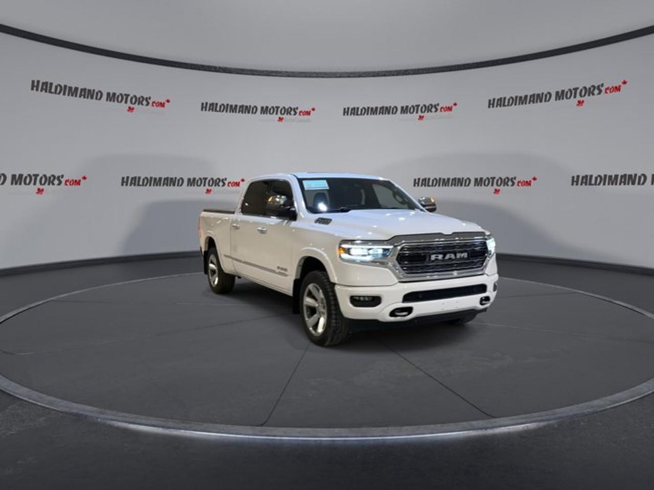 2022 RAM 1500 Limited Crew Cab 6'4 Box 4x4 | Low KMS| Accident Free | Panoramic Roof Photo