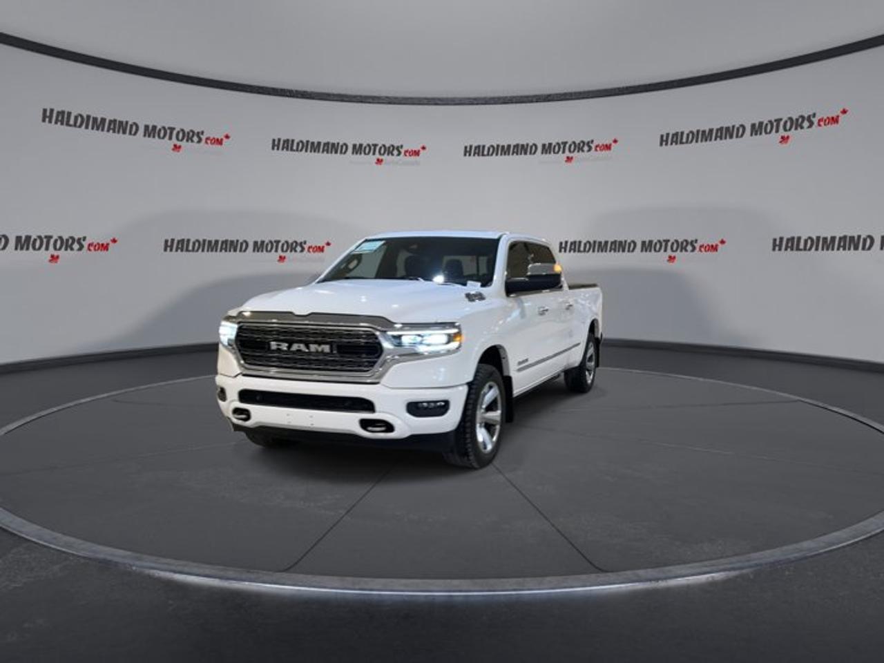 2022 RAM 1500 Limited Crew Cab 6'4 Box 4x4 | Low KMS| Accident Free | Panoramic Roof Photo2