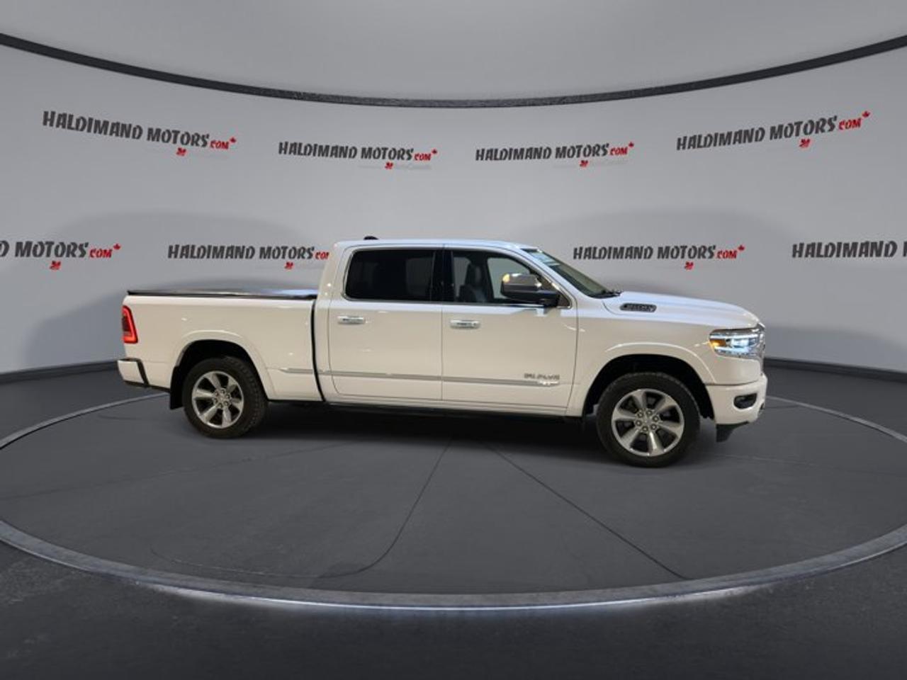 2022 RAM 1500 Limited Crew Cab 6'4 Box 4x4 | Low KMS| Accident Free | Panoramic Roof Photo