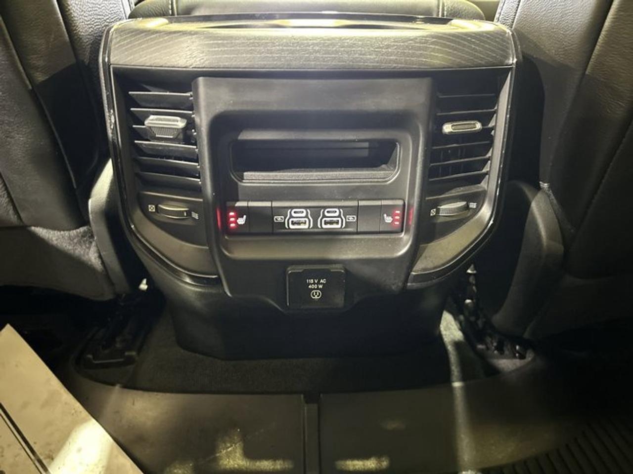 2022 RAM 1500 Limited Crew Cab 6'4 Box 4x4 | Low KMS| Accident Free | Panoramic Roof Photo