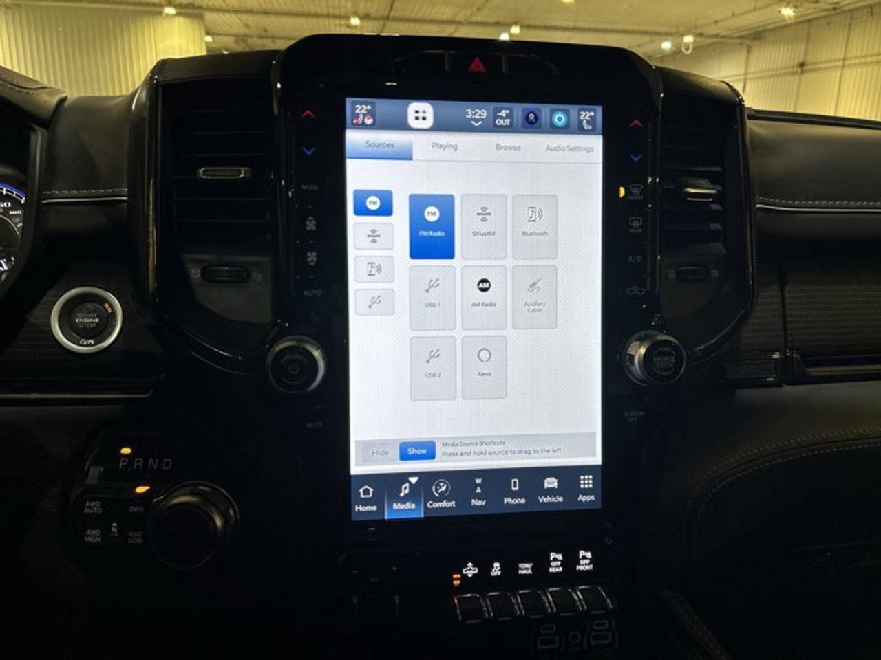 2022 RAM 1500 Limited Crew Cab 6'4 Box 4x4 | Low KMS| Accident Free | Panoramic Roof Photo