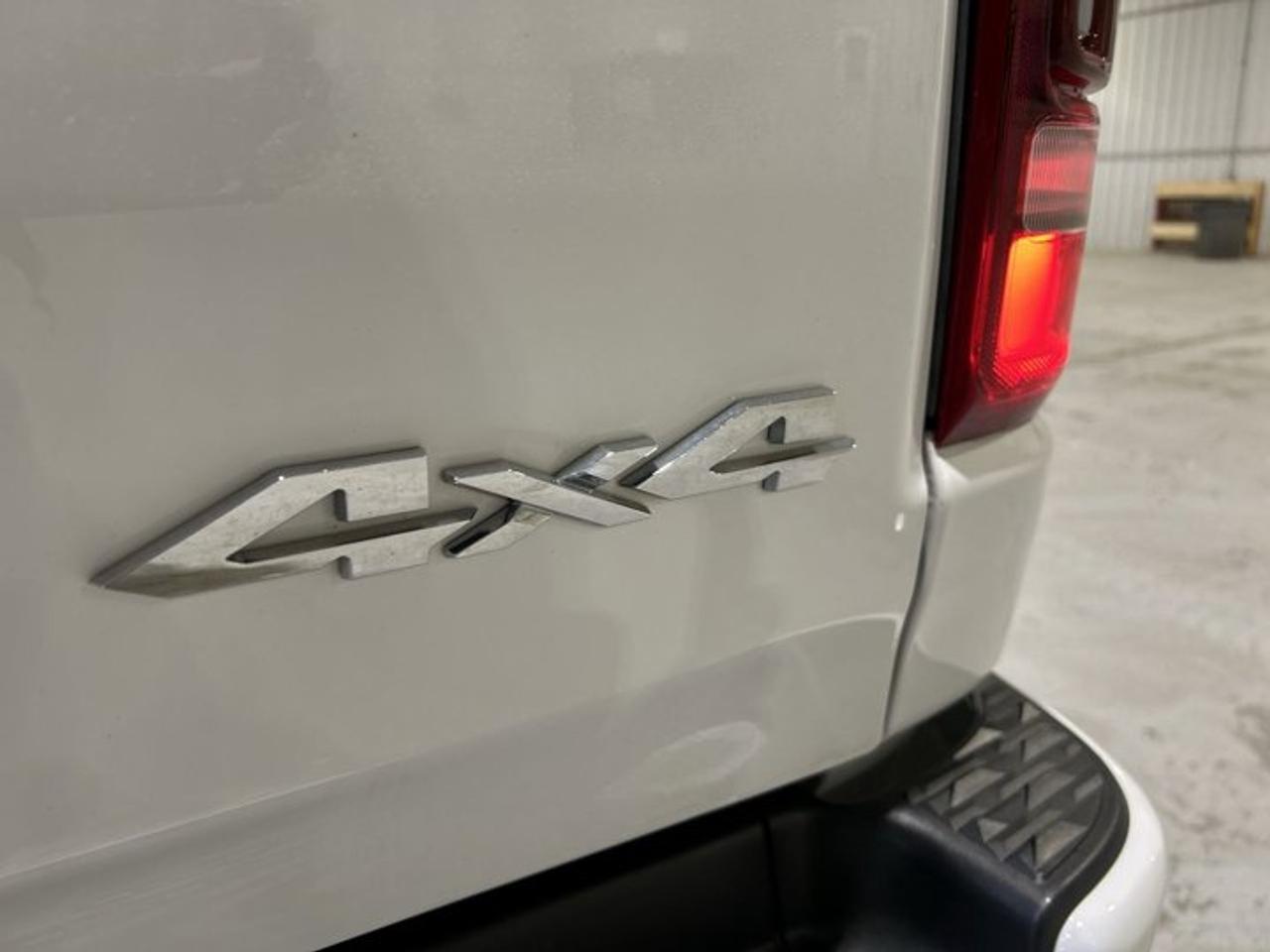 2022 RAM 1500 Limited Crew Cab 6'4 Box 4x4 | Low KMS| Accident Free | Panoramic Roof Photo