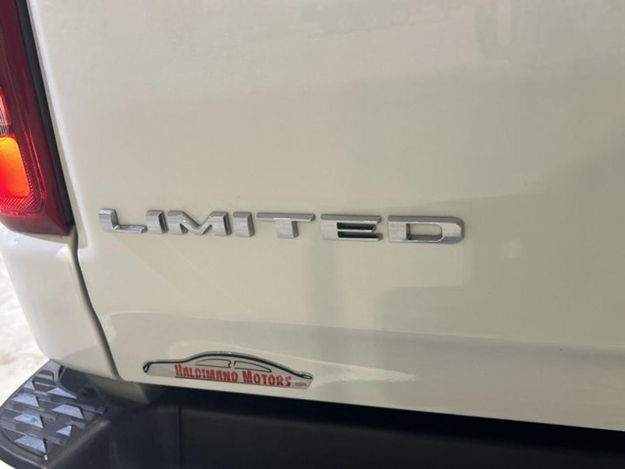 2022 RAM 1500 Limited Crew Cab 6'4 Box 4x4 | Low KMS| Accident Free | Panoramic Roof Photo